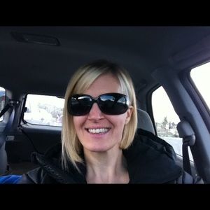 Meet your Posher, Connie