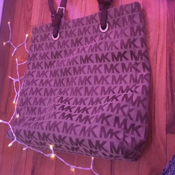 Michel kors bag!!RESEVED