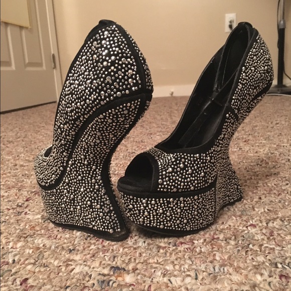 ShoeDazzle heel less platform. Worn once.