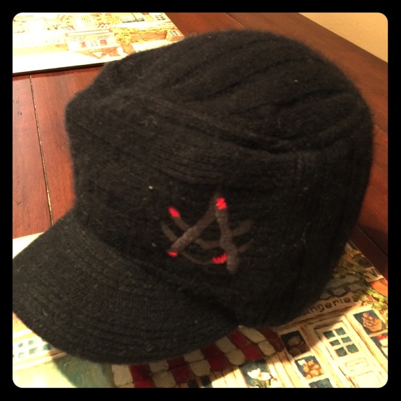 A Kurtz wool brimmed beanie hat