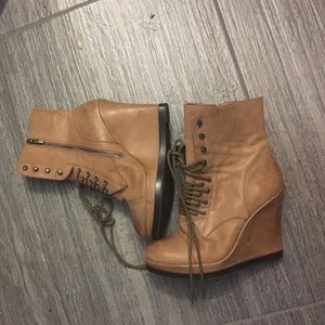 🎀HP🎀Vince Camuto leather lace up wedge boot