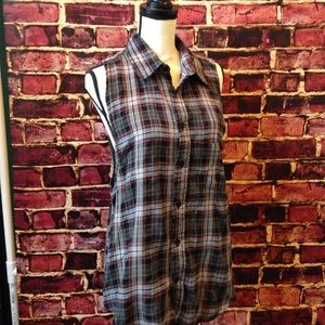 Sleeveless flannel button up