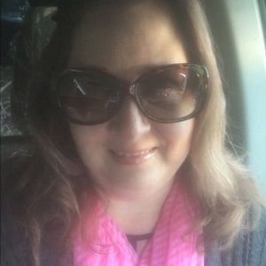 Meet your Posher, Suzanne