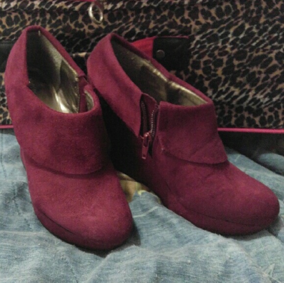 Burgundy Wedge Bootie size 6