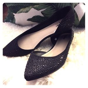 🎀SALE 🎀 Black Jeweled Pointy Flats!!