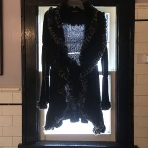 💥Sale Long black sweater trimmed in rabbit fur