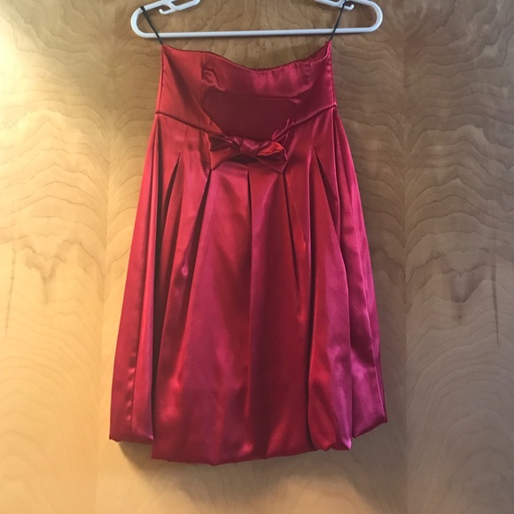 Short red dress! - Picture 1 of 2