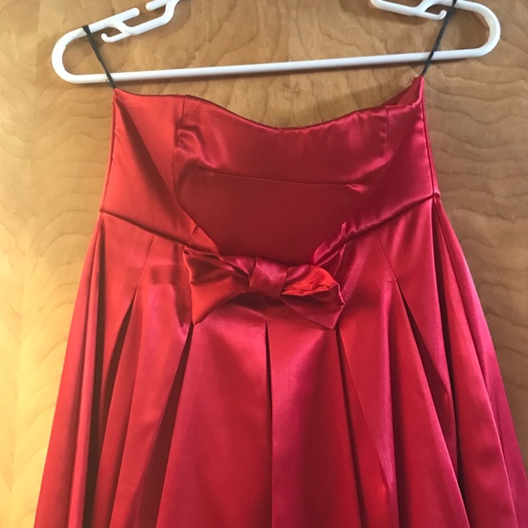 Short red dress! - Picture 2 of 2