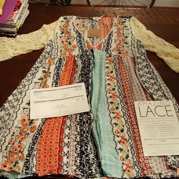 SALE! NWT flowy boho dress w/ lace bell sleeves M