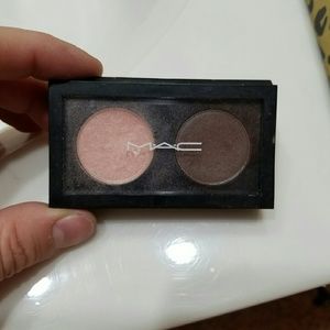 MAC Double Feature Eyeshadow palette