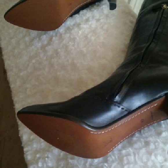 Tall Louis Vuitton boots - Picture 2 of 4