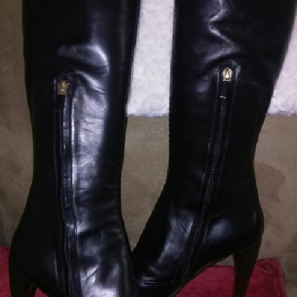 Tall Louis Vuitton boots - Picture 3 of 4