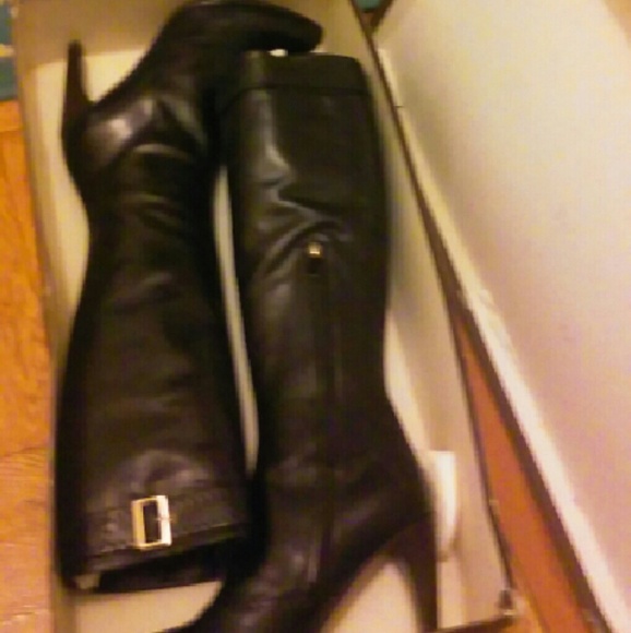 Tall Louis Vuitton boots - Picture 4 of 4