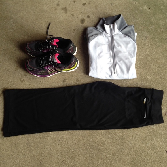 GAP Womens Capri Workout Pants