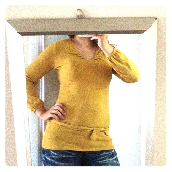 Mustard V-Neck sweater💫