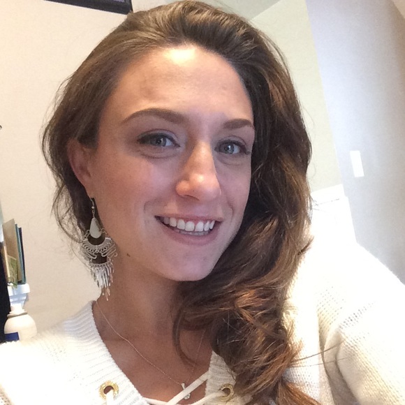 Meet your Posher, Jessica - Picture 2 of 4