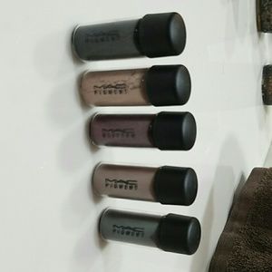 MAC pigment set of 5 -never used