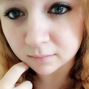 Meet your Posher, Carrie