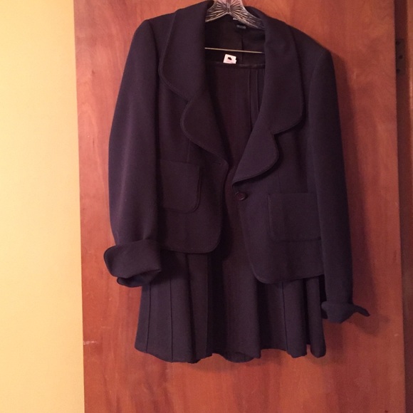 Ellen Tracy suit outfit