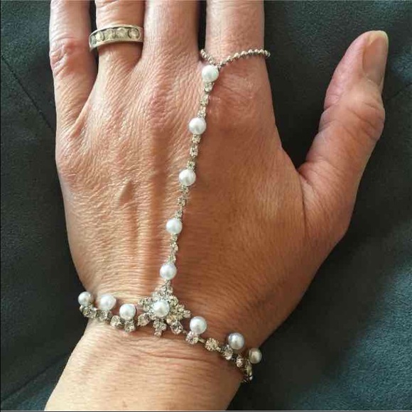 Jewelmint hand chain