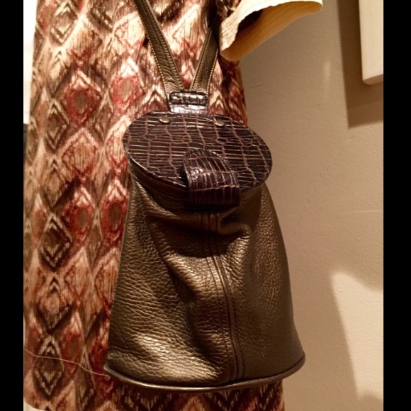 Unique Vtg. Leather Bucket Bag