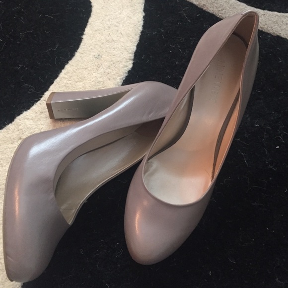 Nine West Neutral Taupe Heels