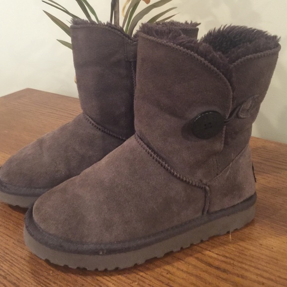 UGG boots Girls size 4 excellent used condition
