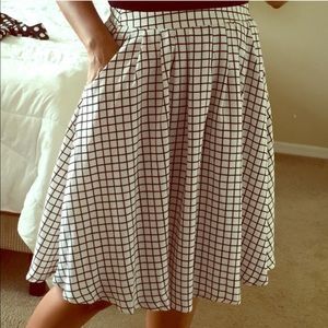 A line skirt with pockets