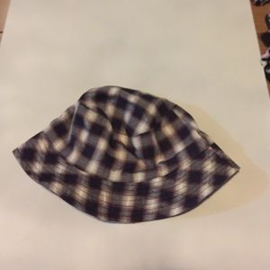 Bucket hat