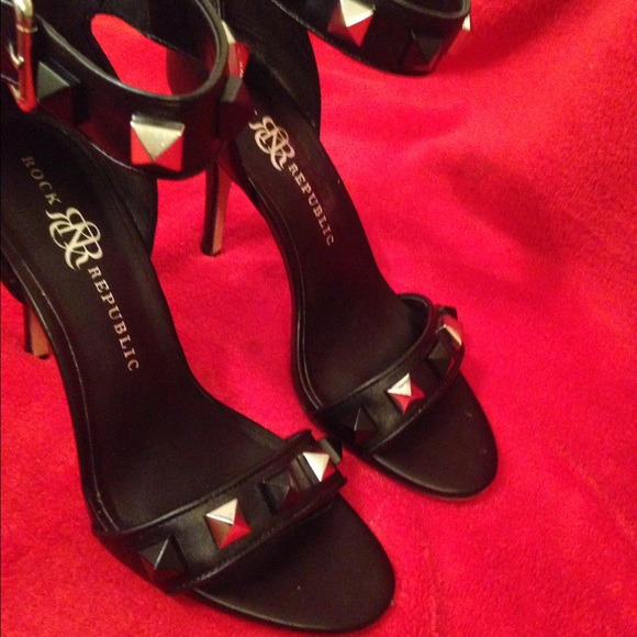 Open toe heels - Picture 2 of 3