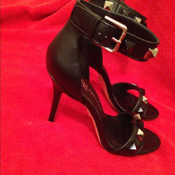 Open toe heels - Picture 3 of 3