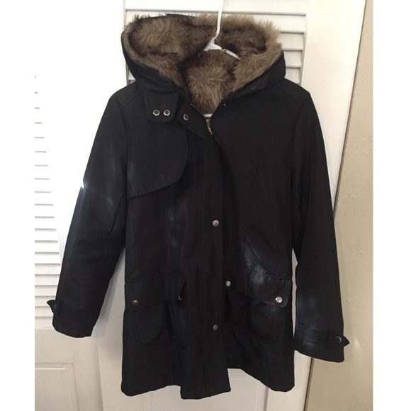 Black hooded coat with fur lining