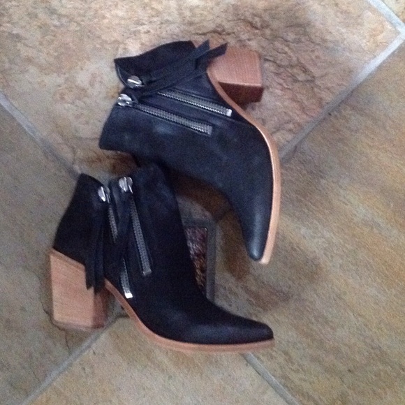 🍃💕Dolce Vita Leather Zip Tassel Ankle Boot - Picture 3 of 4