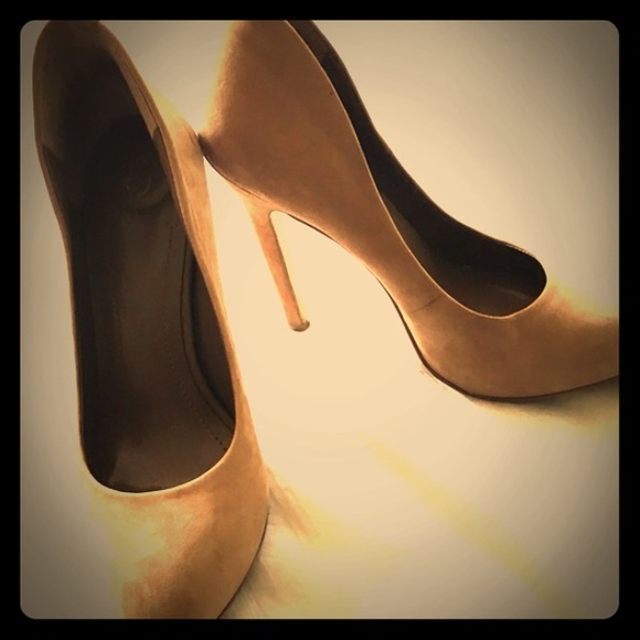 BCBG  Tan Suede shoes