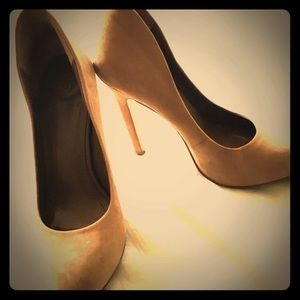 BCBG  Tan Suede shoes