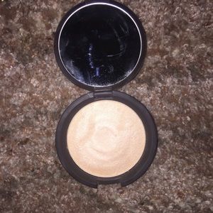 Becca shimmering skin perfector in MOONSTONE