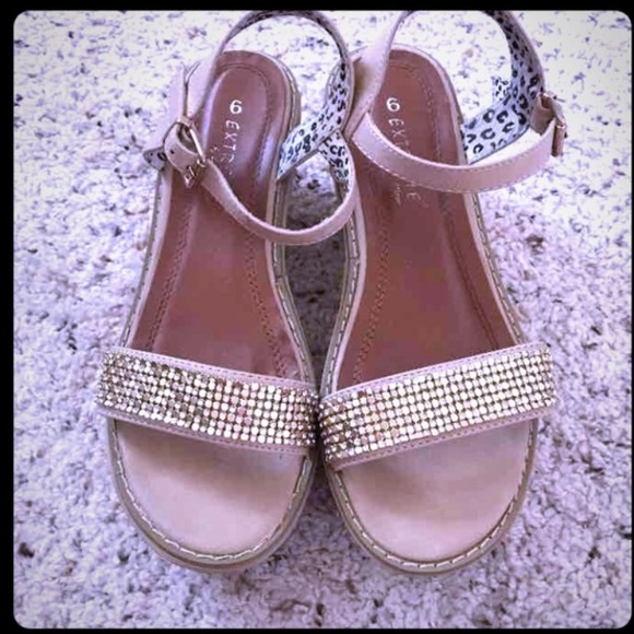 ❗️SALE❗️Gold Wedge Sandals