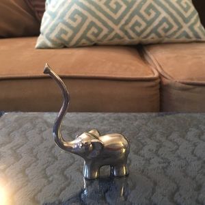 Elephant ring holder