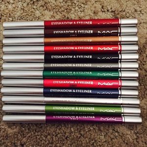 M.A.C eyeshadow &a eyeliner 2IN1