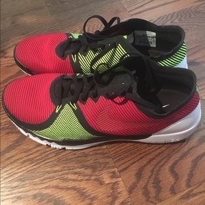 Nike tennis shoes sz 10.5