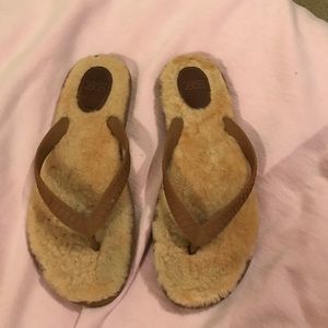 Ugg flip flops