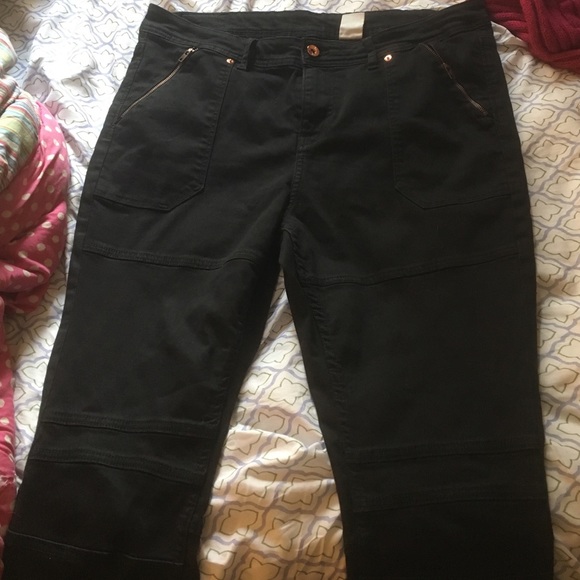 jeans with lines on knees