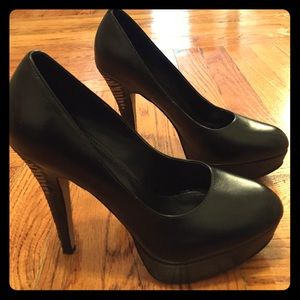 Vince Camuto VC-MAARI PLATFORM PUMPS