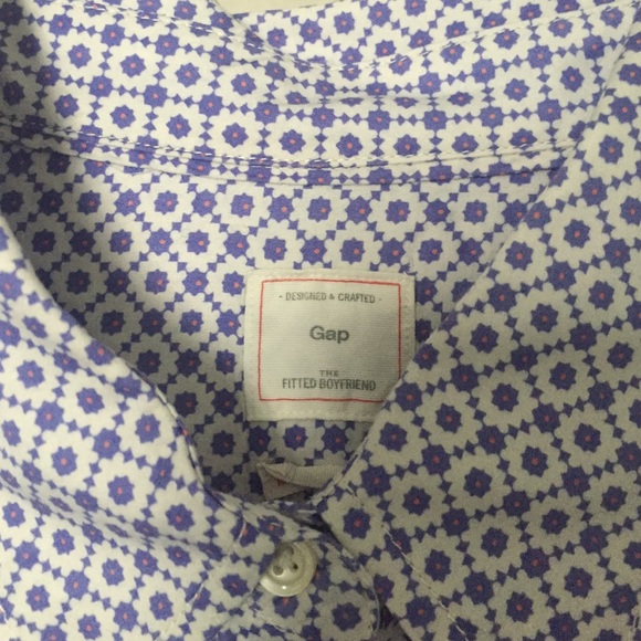 Gap fitted boyfriend top button down size medium