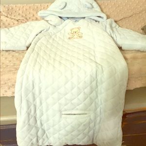 Size 0-9 month snuggle