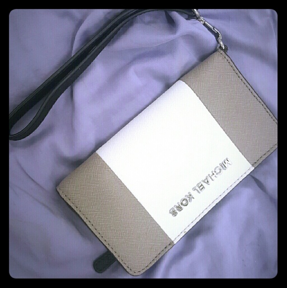 Michael Kors Jet Set Wristlet