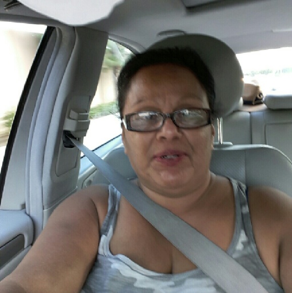 Meet your Posher, Linda perez