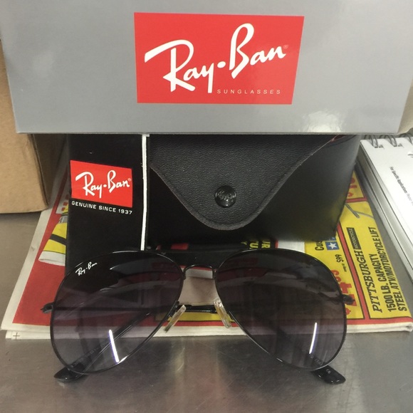 Black raybans