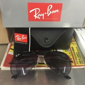 Black raybans