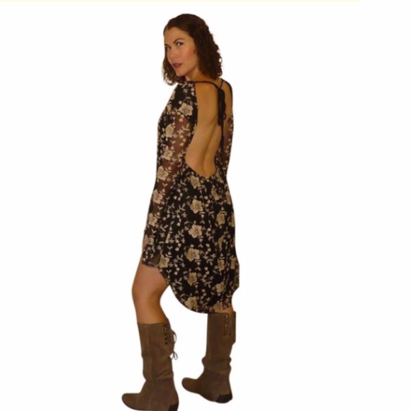 ❌SOLD OUT ❌ Dress Black Backless Hi Lo Long Sleeve - Picture 4 of 4